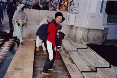 299 Carol washing her feet before entering the Golden Temple.jpg